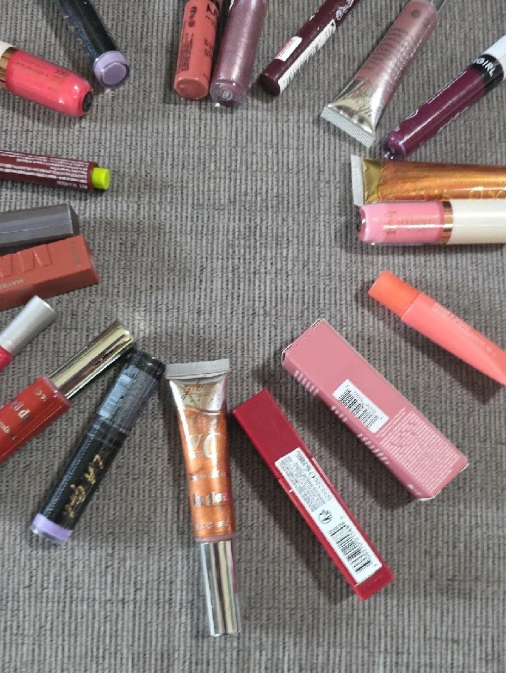 Assorted Lip Gloss & Liquid Lipstick In A Variety Of Colors And Brands, New, 20.